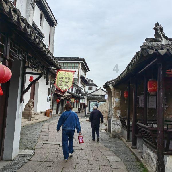 小蓝球向上跳